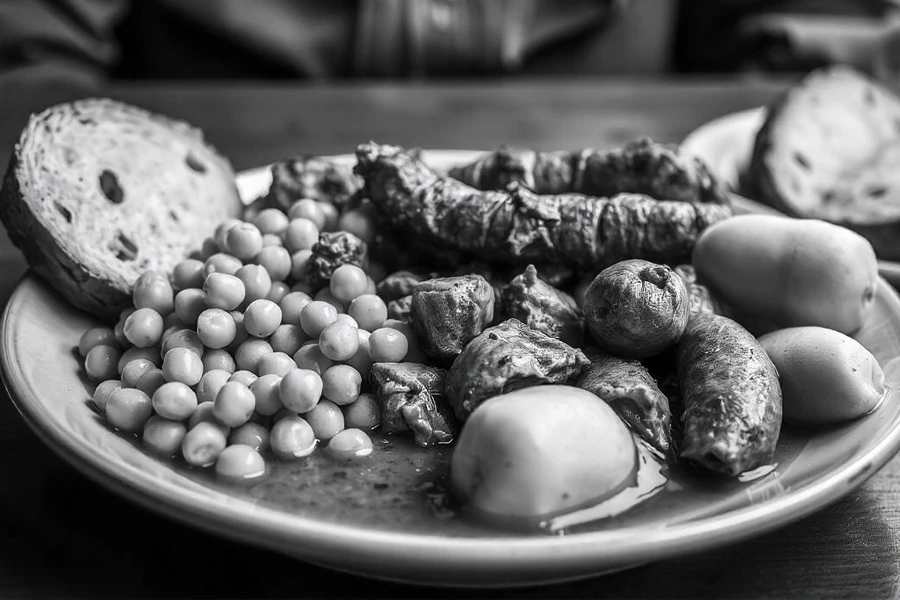 el cocido es una comida típica madrileña