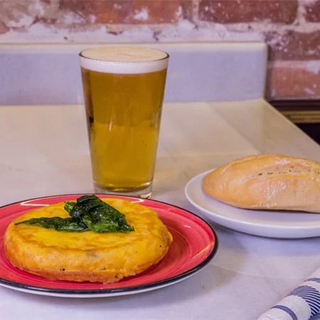 comer en malasaña tortilla de Betanzos